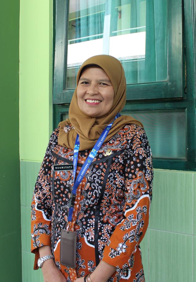 Resmiyati, S.Pd., M.Pd.